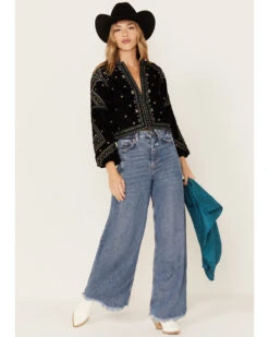 Shyanne 33 Shyanne Women's Velvet Beaded Jacket