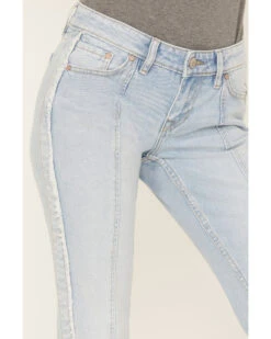 Shyanne 39 Shyanne Women's Light Wash Low Rise Seamed Bootcut Jeans