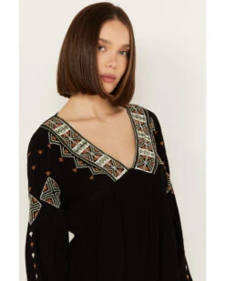 Shyanne 29 Shyanne Women's Embroidered Boho Top